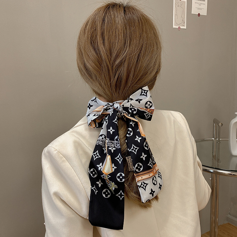 Designer woman silk scarf soft headband woman head scarf designer headscarf classic handbag scarf high quality silk material size 8*112cm
Designer woman silk scarf soft headband woman head scarf designer headscarf classic handbag scarf high quality silk material size 8*112cm