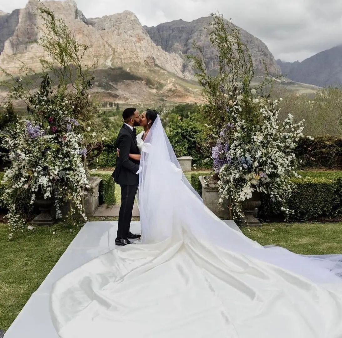 Stylish Mermaid Wedding Dresses Pleated Bridal Gowns With Detachable Train Off The Shoulder Necke Satin Plus Size Side Split Vestido De Novia