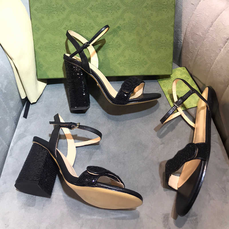 Classic High Heeled Leather Sandals Designer Shoes Leather Suede Lady Sandals Metallic Laminate Leather Flat Middle High Heel Summer Beach Wedding Shoes NO021