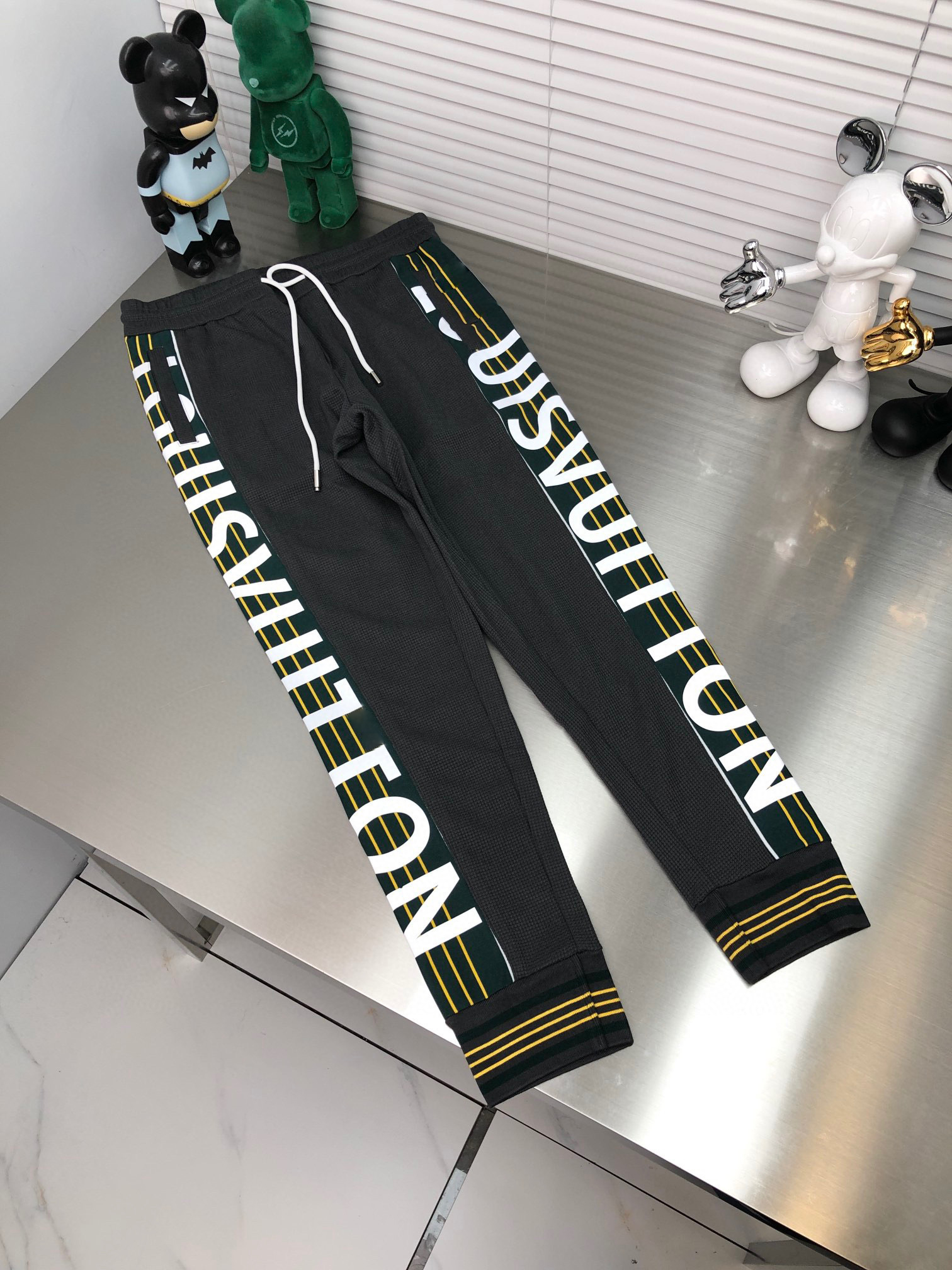 Fashion designer clothing mens sportswear men slacks hoodie or trousers flared pants clothing sweatshirt hoodie European sportswear leather pants, K77
Fashion designer clothing mens sportswear men slacks hoodie or trousers flared pants clothing sweatshirt hoodie European sportswear leather pants, K77