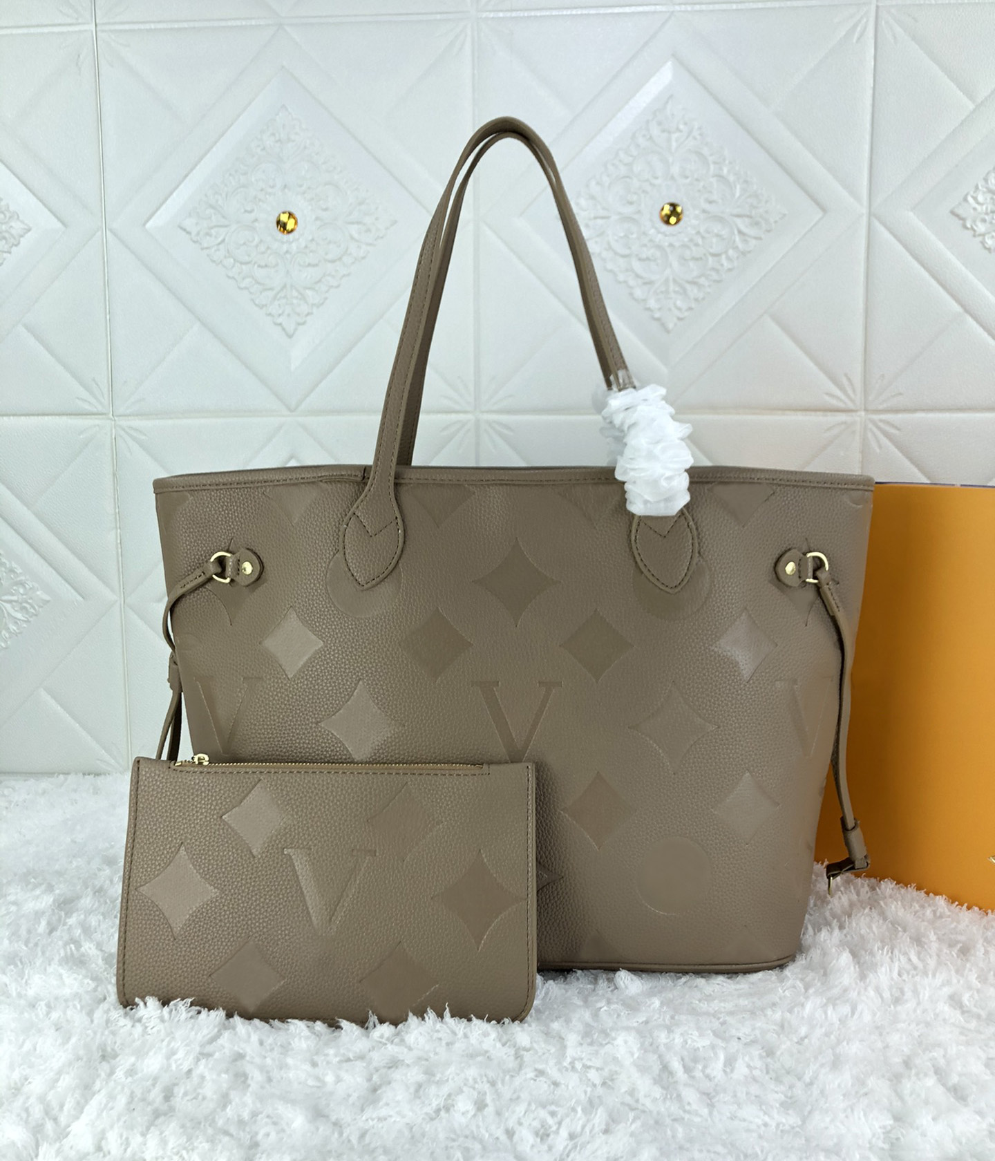 Fashion designer tote bag luxury womens handbags embossed flower letters shopping bags Top-quality leather totes shoulder purses with clutch #684, 45684#embossed monogrames
Fashion designer tote bag luxury womens handbags embossed flower letters shopping bags Top-quality leather totes shoulder purses with clutch #684, 45684#embossed monogrames