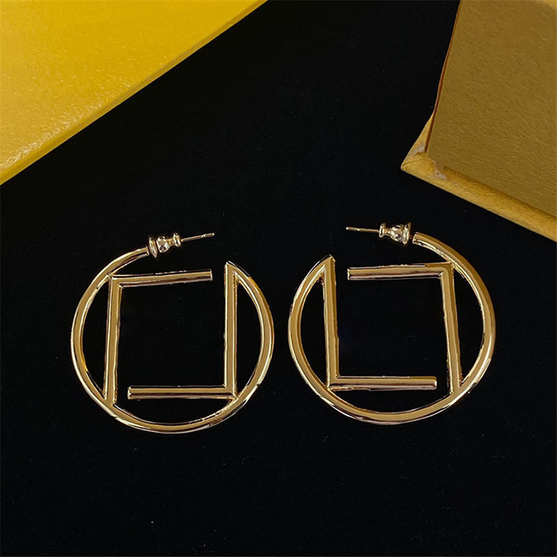 Inverted Letter Square Earrings Roung Arc Lady Charm Hollow Smooth Female Fashion Jewelry