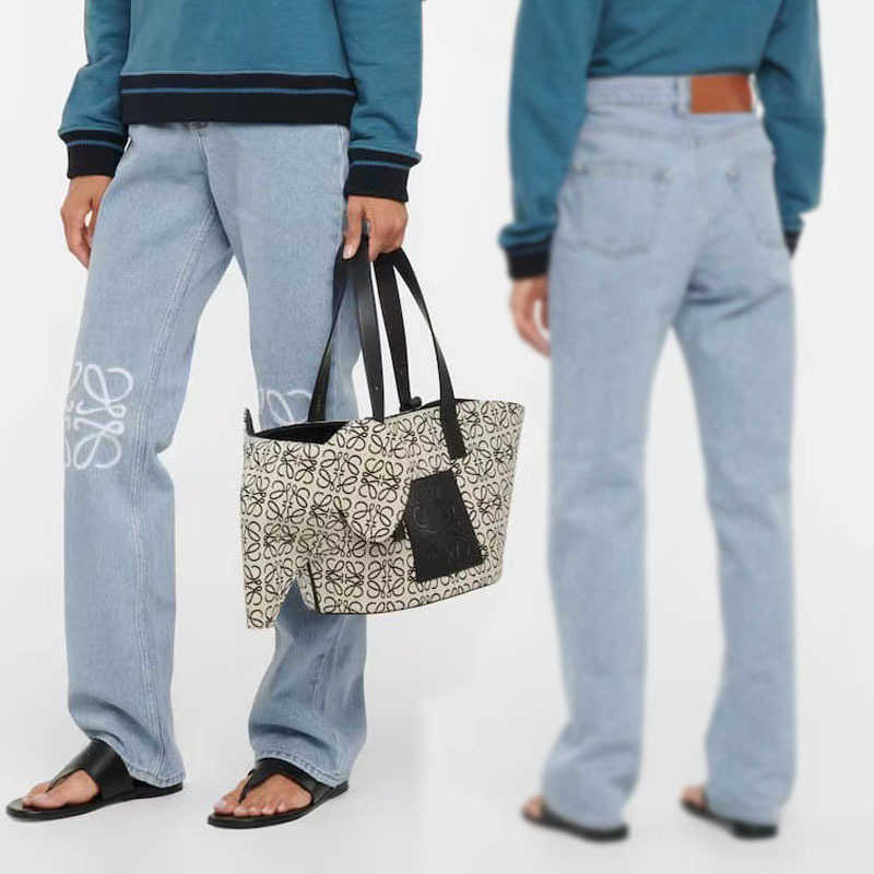 The new in autumn and winter of the century is the high-waisted hollowed-out patchwork decorative casual light blue straight, A20735 light blue
The new in autumn and winter of the century is the high-waisted hollowed-out patchwork decorative casual light blue straight, A20735 light blue