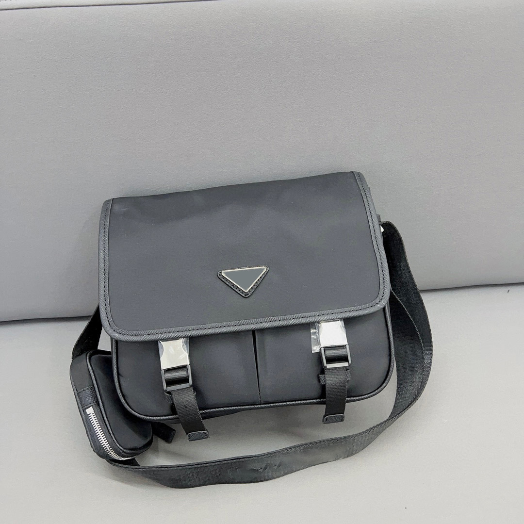 Designer men women messenger bag new canvas cross-body bag nylon shoulder bag black purse laptop 2-in-1 shoulder bag clutch purse Postman bag cross bag for men
Designer men women messenger bag new canvas cross-body bag nylon shoulder bag black purse laptop 2-in-1 shoulder bag clutch purse Postman bag cross bag for men