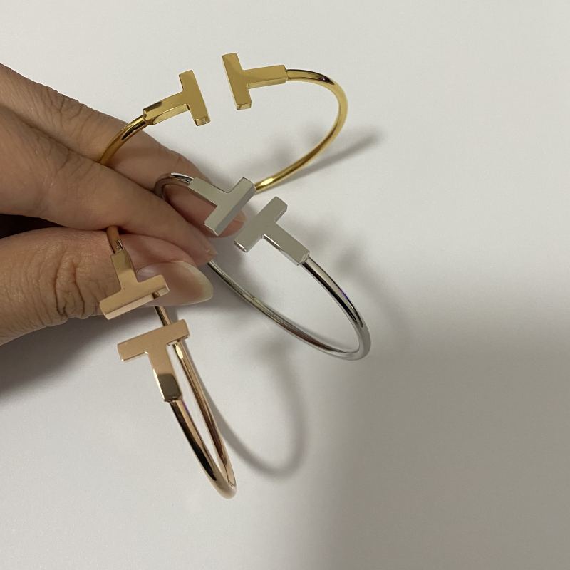 Top Quality Women Designer Bangles Simple High Polished Bracelet Luxury Brand Couple Bracelets Lady Party Gifts Wholesale
Top Quality Women Designer Bangles Simple High Polished Bracelet Luxury Brand Couple Bracelets Lady Party Gifts Wholesale