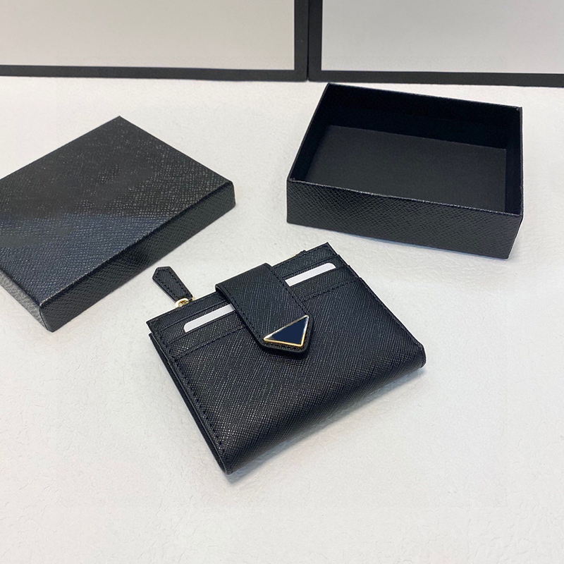 Mens Designer Card Holder For Women Luxury Purse Fashion Passport Holders Black Wallets Clutch Triangle Purses Leather Coin Wallet 2302283D
Mens Designer Card Holder For Women Luxury Purse Fashion Passport Holders Black Wallets Clutch Triangle Purses Leather Coin Wallet 2302283D