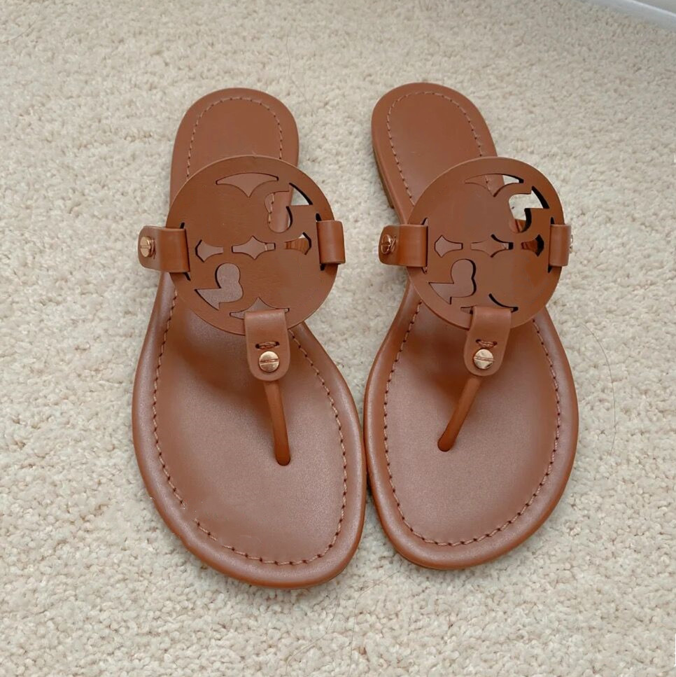 Designer Flip Slippers Flops Women Origin Brand Genuine Leather Flat Beach Shoes Black Matte Real Cowhide Sandals with Dust Bag Size -43, Brown shiny
Designer Flip Slippers Flops Women Origin Brand Genuine Leather Flat Beach Shoes Black Matte Real Cowhide Sandals with Dust Bag Size -43, Brown shiny