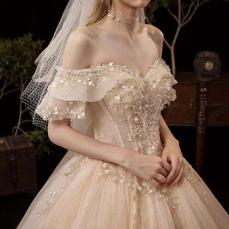 2023 Ball Gown Gothic Wedding Dresses With Cape Sweetheart Beaded Tulle Princess Bridal Gowns Non White sequined Plus Size Corset Back Marriage