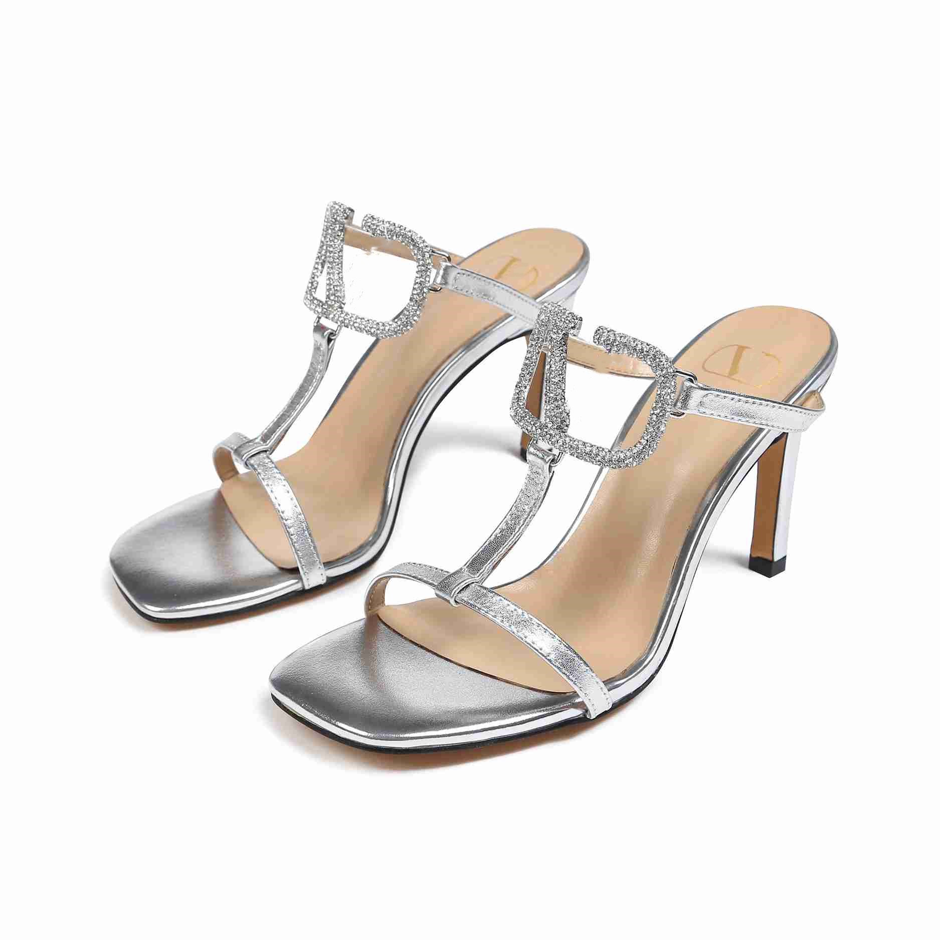 Luxurys Women's Brand Sandals High Heels Dress Shoes Valentinoity Metal Buckle Designer Pumps Sandal Women Slingback Sexy Pointed Toe 9FO1
Luxurys Women's Brand Sandals High Heels Dress Shoes Valentinoity Metal Buckle Designer Pumps Sandal Women Slingback Sexy Pointed Toe 9FO1