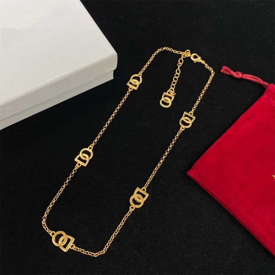 Luxury Pendant Necklaces Designer Chains Necklace Initials Design for Woman Temperament jewelry
Luxury Pendant Necklaces Designer Chains Necklace Initials Design for Woman Temperament jewelry