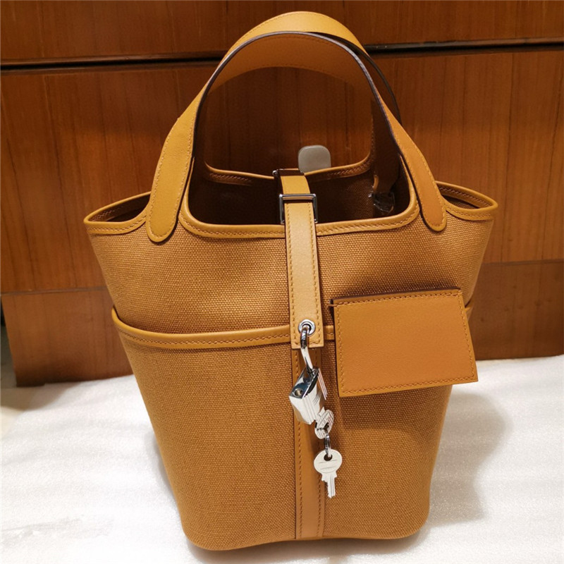 9A Designer bags Handbag Cargo Picotin 18cm 2023 New Lock Bag Food Basket Bucket Bag Fashion Classic Women's Genuine Leather bag Luxury Custom Made Handmade Wax Thread, Box
9A Designer bags Handbag Cargo Picotin 18cm 2023 New Lock Bag Food Basket Bucket Bag Fashion Classic Women's Genuine Leather bag Luxury Custom Made Handmade Wax Thread, Box