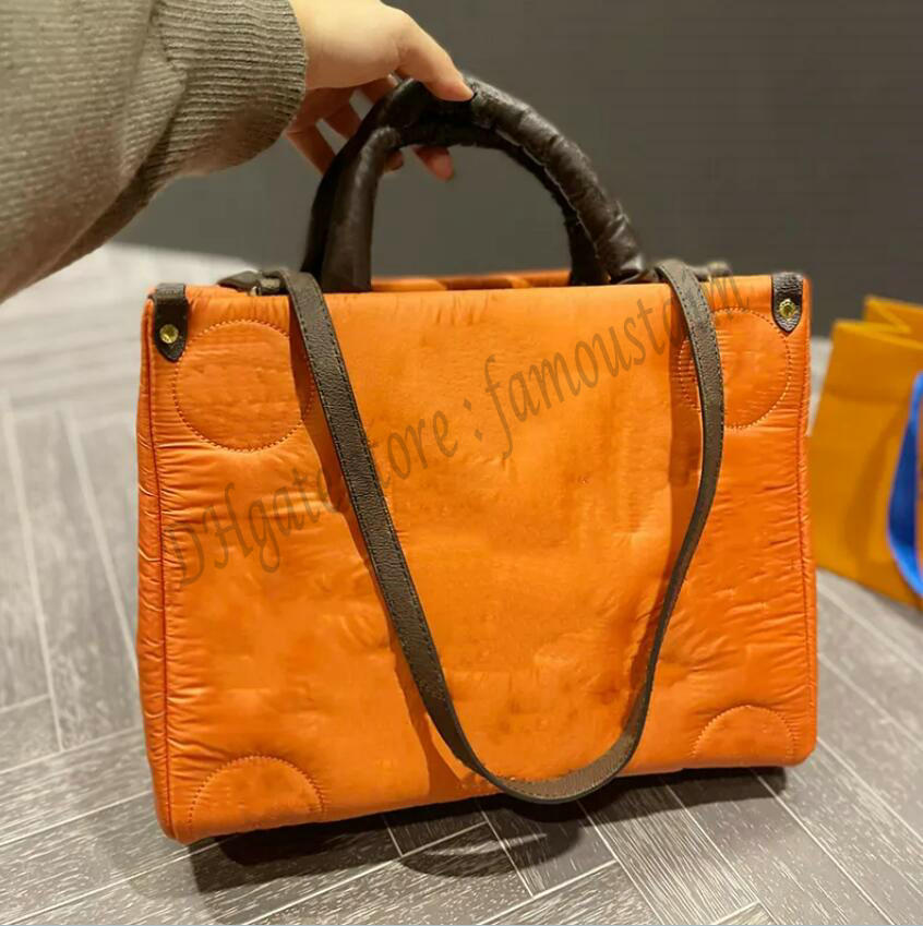 Designer Econyl Regenerated Nylon Onthego Tote Bag Women Lvs Embroidered Monograms Pattern Shoulder Handbags Lady Large Capacity GM Shopping Travel
Designer Econyl Regenerated Nylon Onthego Tote Bag Women Lvs Embroidered Monograms Pattern Shoulder Handbags Lady Large Capacity GM Shopping Travel