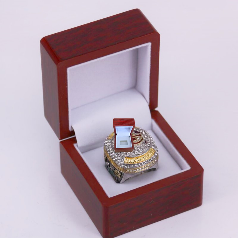 Fashion Sports Jewelry Chief s American 2022 2023 Superbowl Football ring Championship Ring With Wooden Display box Souvenir Men Fan Gift Drop Shipping
Fashion Sports Jewelry Chief s American 2022 2023 Superbowl Football ring Championship Ring With Wooden Display box Souvenir Men Fan Gift Drop Shipping