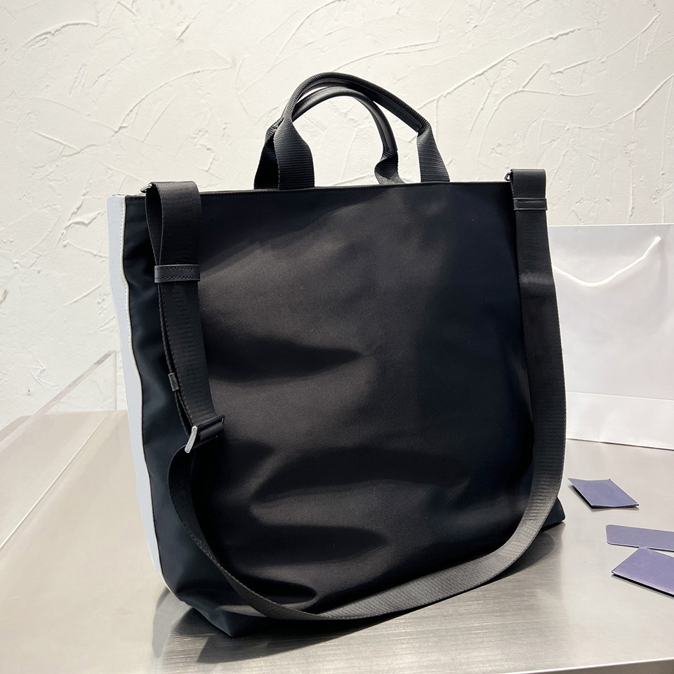 Luxury Tote Bag Designer Handbag Black Nylon Large Capacity Shoulder Bag Ladies Fashion Casual Shopping
Luxury Tote Bag Designer Handbag Black Nylon Large Capacity Shoulder Bag Ladies Fashion Casual Shopping