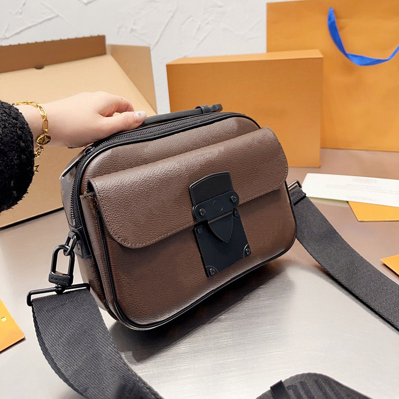 S LOCK Men Designer Messenger Bag Shoulder bag Courier Handbag Crossbody bags Purse Wallet M45806 M45863 M58489
S LOCK Men Designer Messenger Bag Shoulder bag Courier Handbag Crossbody bags Purse Wallet M45806 M45863 M58489