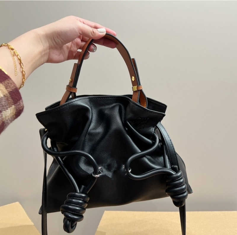 Designer bag luxury bags loewees lucky bag handbag shoulder Messenger bag bucket bag purple black pink leather bag crossbody bag women high quality dumplings
Designer bag luxury bags loewees lucky bag handbag shoulder Messenger bag bucket bag purple black pink leather bag crossbody bag women high quality dumplings