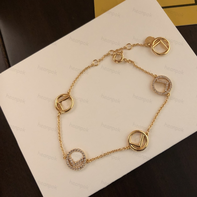 Charm Necklace designer Bracelet Luxury designers jewelry Womens Bracelets Three letter f Pendant Necklaces 18k Gold Chains bijoux, Bracelet+box
Charm Necklace designer Bracelet Luxury designers jewelry Womens Bracelets Three letter f Pendant Necklaces 18k Gold Chains bijoux, Bracelet+box