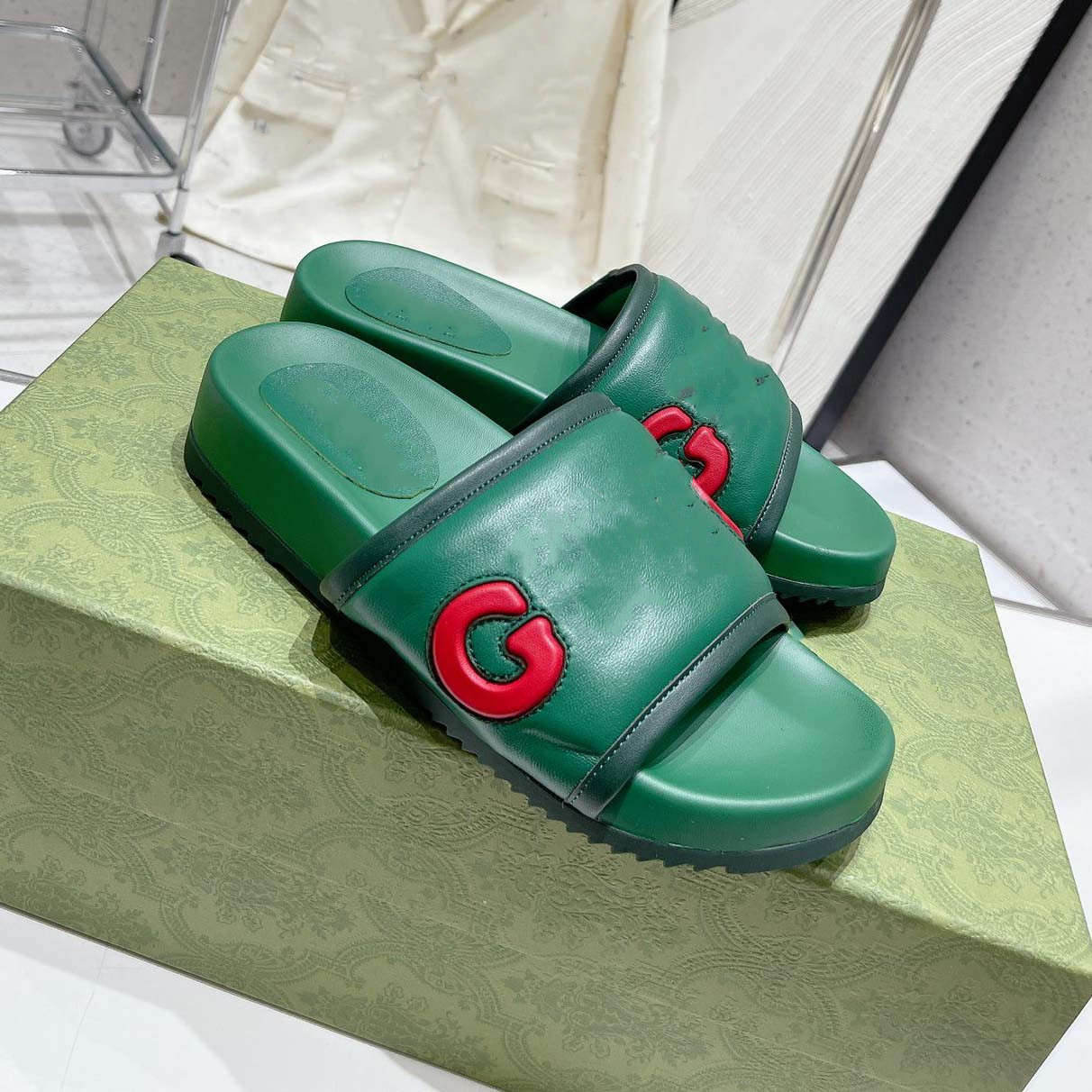 New arrival designer Rubber slippers men women flip flops Summer Sandal Beach Flat Platform Slide Letter pattern Home Fashion Shoes Striped Slipper random gift 05
New arrival designer Rubber slippers men women flip flops Summer Sandal Beach Flat Platform Slide Letter pattern Home Fashion Shoes Striped Slipper random gift 05
