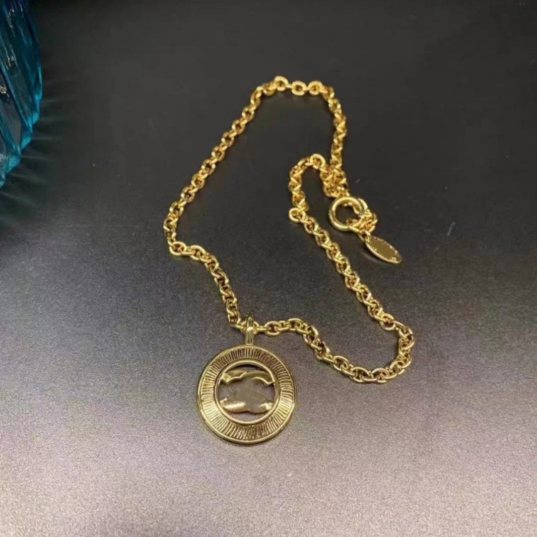 Wholesale Luxury Designer Brand Double Letter Pendant Necklaces Chain Sweater channel Necklace for Women Wedding Jewelry Accessories mxx3z
Wholesale Luxury Designer Brand Double Letter Pendant Necklaces Chain Sweater channel Necklace for Women Wedding Jewelry Accessories mxx3z