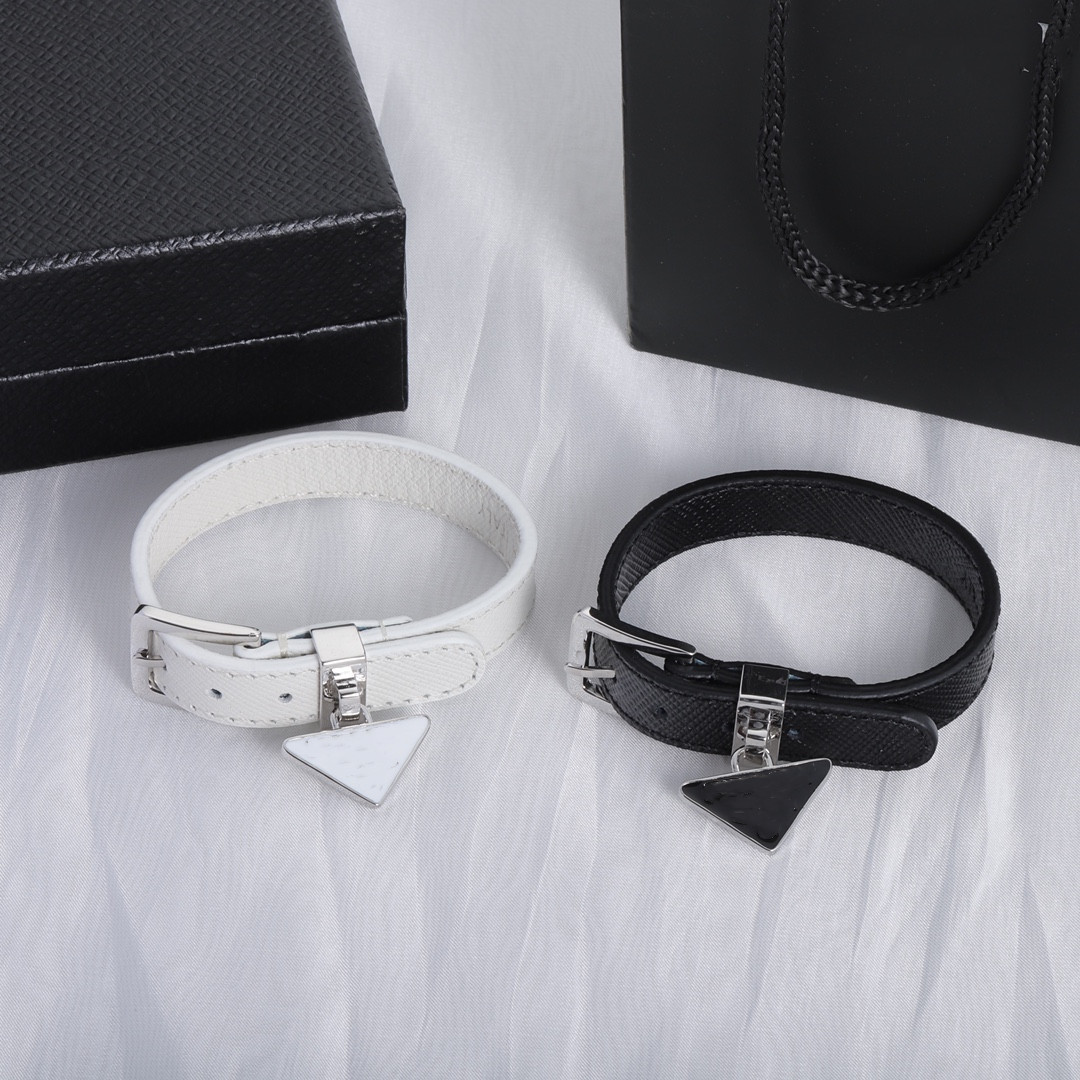 Luxury Designer Black Bracelets Charm Leather Bracelet For Women Man Plated White Chain Bracelets Supply
Luxury Designer Black Bracelets Charm Leather Bracelet For Women Man Plated White Chain Bracelets Supply
