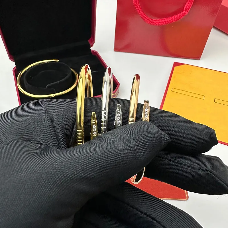 Classic Designer Nail Bracelet Love Bracelete Man Bracelet for Woman Luxury Bangle 18K Gold Silver Rose gold Black Diamonds Bracelet
Classic Designer Nail Bracelet Love Bracelete Man Bracelet for Woman Luxury Bangle 18K Gold Silver Rose gold Black Diamonds Bracelet