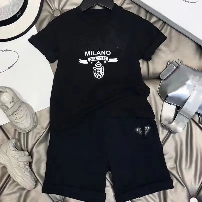 child XY designer clothe sets 2022SS childrens kids short sleeve T-shirt + print shorts set suit brand X Yayoi Kusama boys clothing cotton tees size black white AAA, #9
child XY designer clothe sets 2022SS childrens kids short sleeve T-shirt + print shorts set suit brand X Yayoi Kusama boys clothing cotton tees size black white AAA, #9