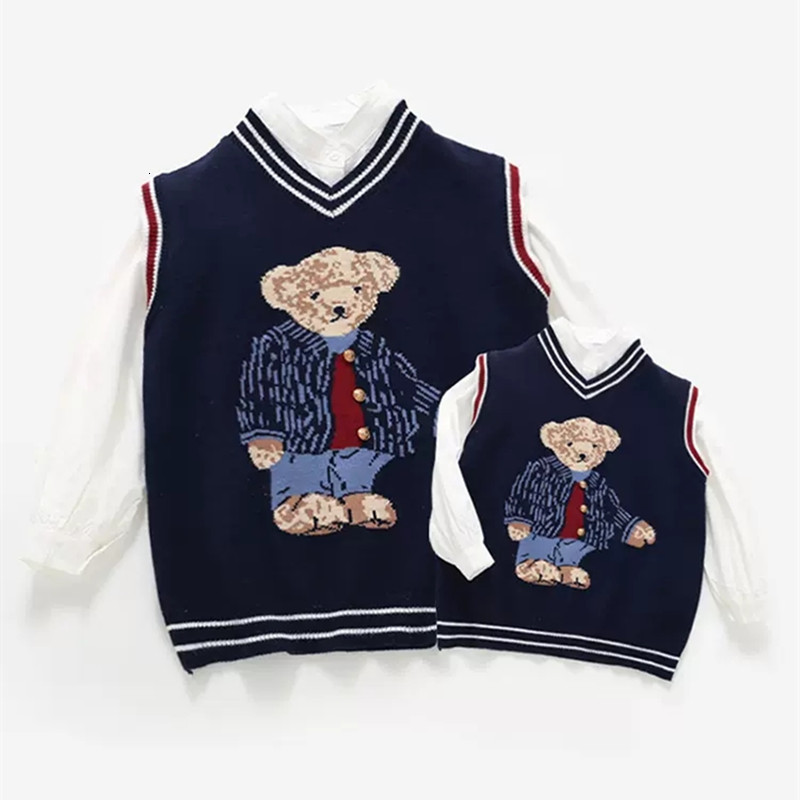 Family Matching Outfits Autumn ParentChild Vest Sweater For Kids Bear Knit Top Dad Mom And Son Daughter Christmas Knitted Cardigan 230601