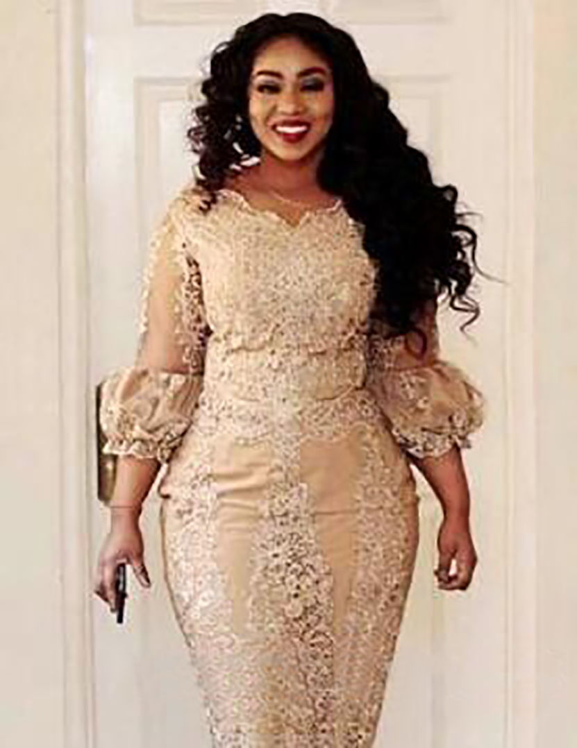 2023 Champagne Lace Short Mother of the Bride Dresses Plus Size Tea Length 3/4 Long Sleeve Sheath Mother of Groom Gowns M02