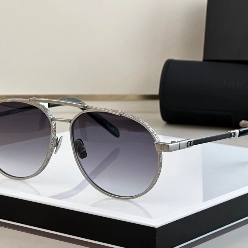 Designer sunglasses Driving sunglasses for men and women Embossed frame The mirror leg is two-color plating
Designer sunglasses Driving sunglasses for men and women Embossed frame The mirror leg is two-color plating