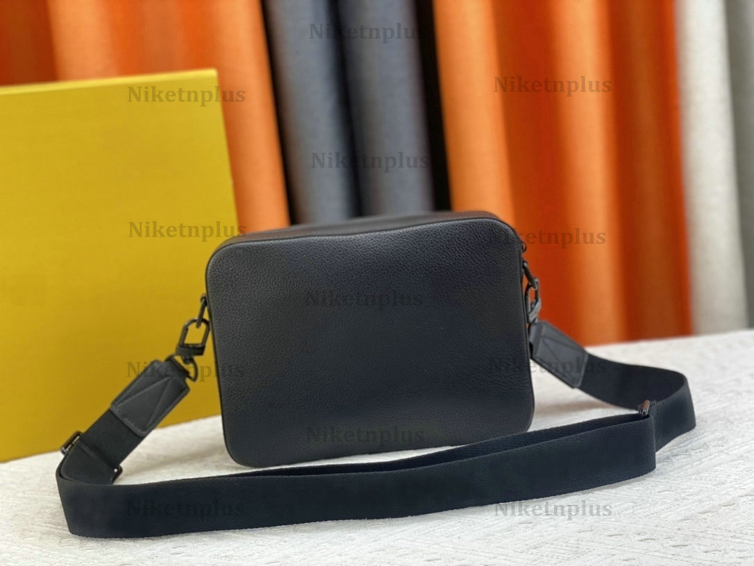 Designer FASTLINE Messenger Bag Fashion Mens Business Briefcase Mans Designer Luxurys Flap Daypack Purse Black Leather Flap For Men M22611 M22482, #1
Designer FASTLINE Messenger Bag Fashion Mens Business Briefcase Mans Designer Luxurys Flap Daypack Purse Black Leather Flap For Men M22611 M22482, #1