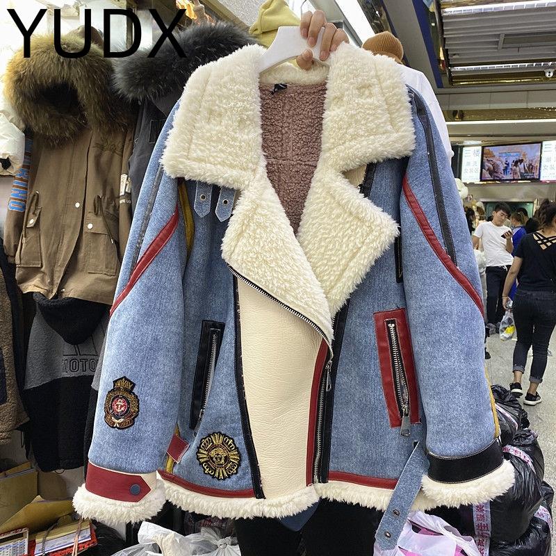 Dresses 2021 Winter Women Faux Fur Collar Leather Jacket Warm Blue Plush Jacket Zipper Korean Style Lapel Motorcycle Teddy Coat
Dresses 2021 Winter Women Faux Fur Collar Leather Jacket Warm Blue Plush Jacket Zipper Korean Style Lapel Motorcycle Teddy Coat