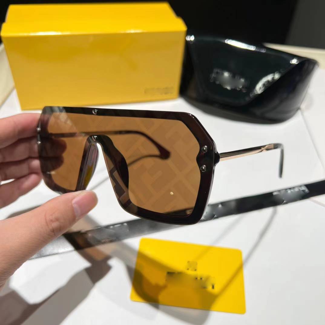 Sunglasses Men's and women's European and American style sunglasses fashion tide everything on net red style street shot UV protection glasses
Sunglasses Men's and women's European and American style sunglasses fashion tide everything on net red style street shot UV protection glasses