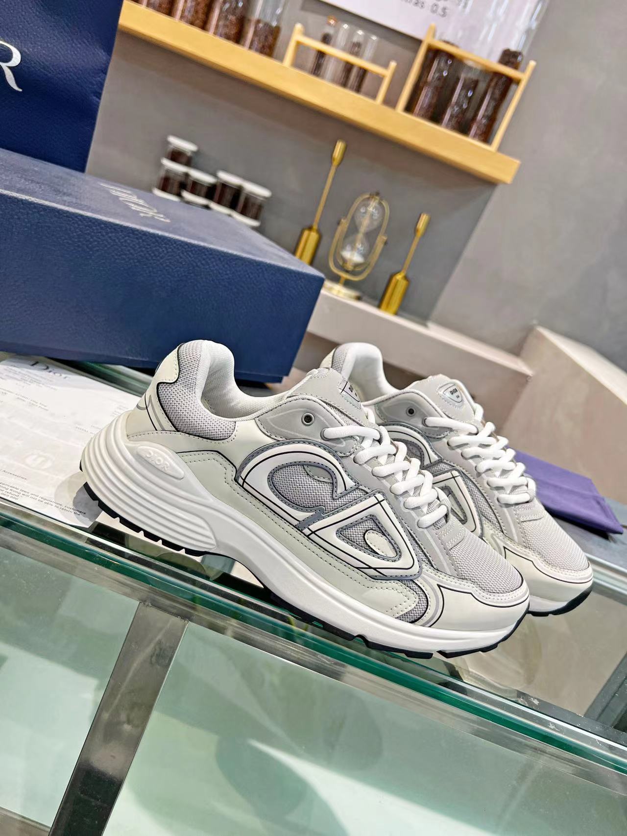 Luxury casual shoe brand DIOR B30 mesh fabric and white tech low top lacing size 35-46, Color 10
Luxury casual shoe brand DIOR B30 mesh fabric and white tech low top lacing size 35-46, Color 10