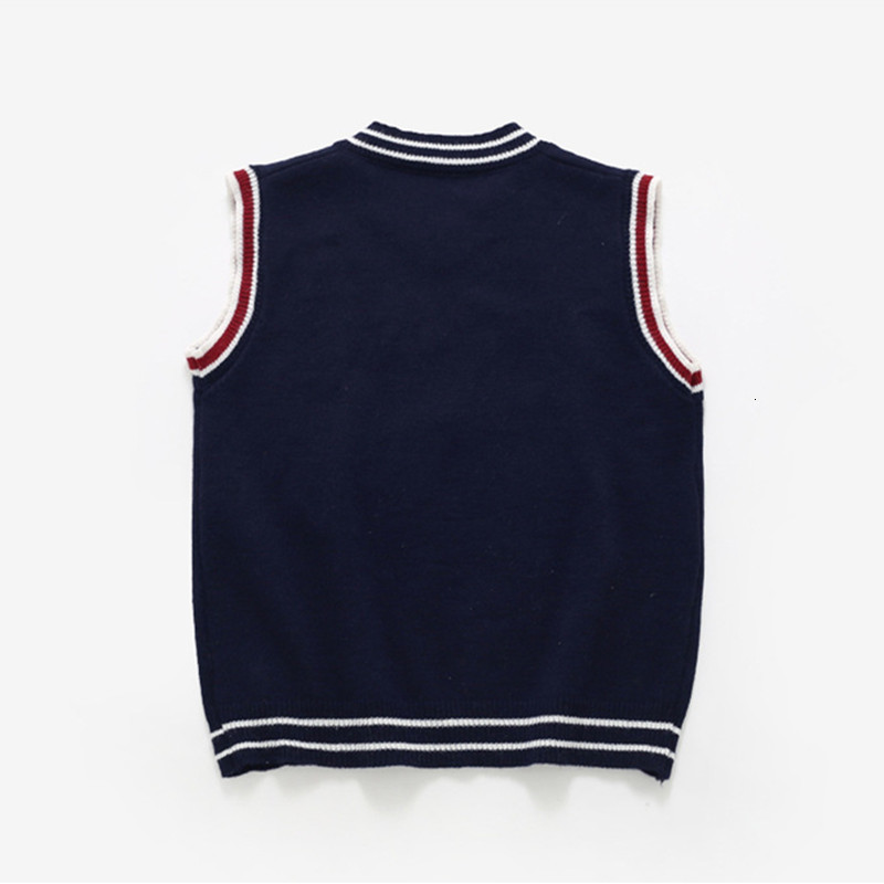 Family Matching Outfits Autumn ParentChild Vest Sweater For Kids Bear Knit Top Dad Mom And Son Daughter Christmas Knitted Cardigan 230601