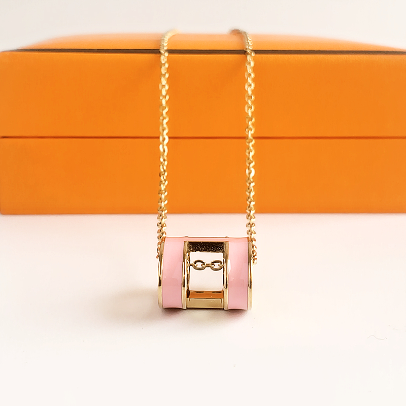 Chic Contemporary Design Womens Golden Pendants Collar Versatile High-Quality Necklace Choice