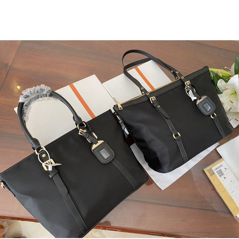 Designers Handle Vintage Bag High Quality Classic Totes Crossbody Canvas Handbag Shopping Women The Tote Bags Purses Wallet Woman Metal Triangle Size 25X24cm, 8#
Designers Handle Vintage Bag High Quality Classic Totes Crossbody Canvas Handbag Shopping Women The Tote Bags Purses Wallet Woman Metal Triangle Size 25X24cm, 8#