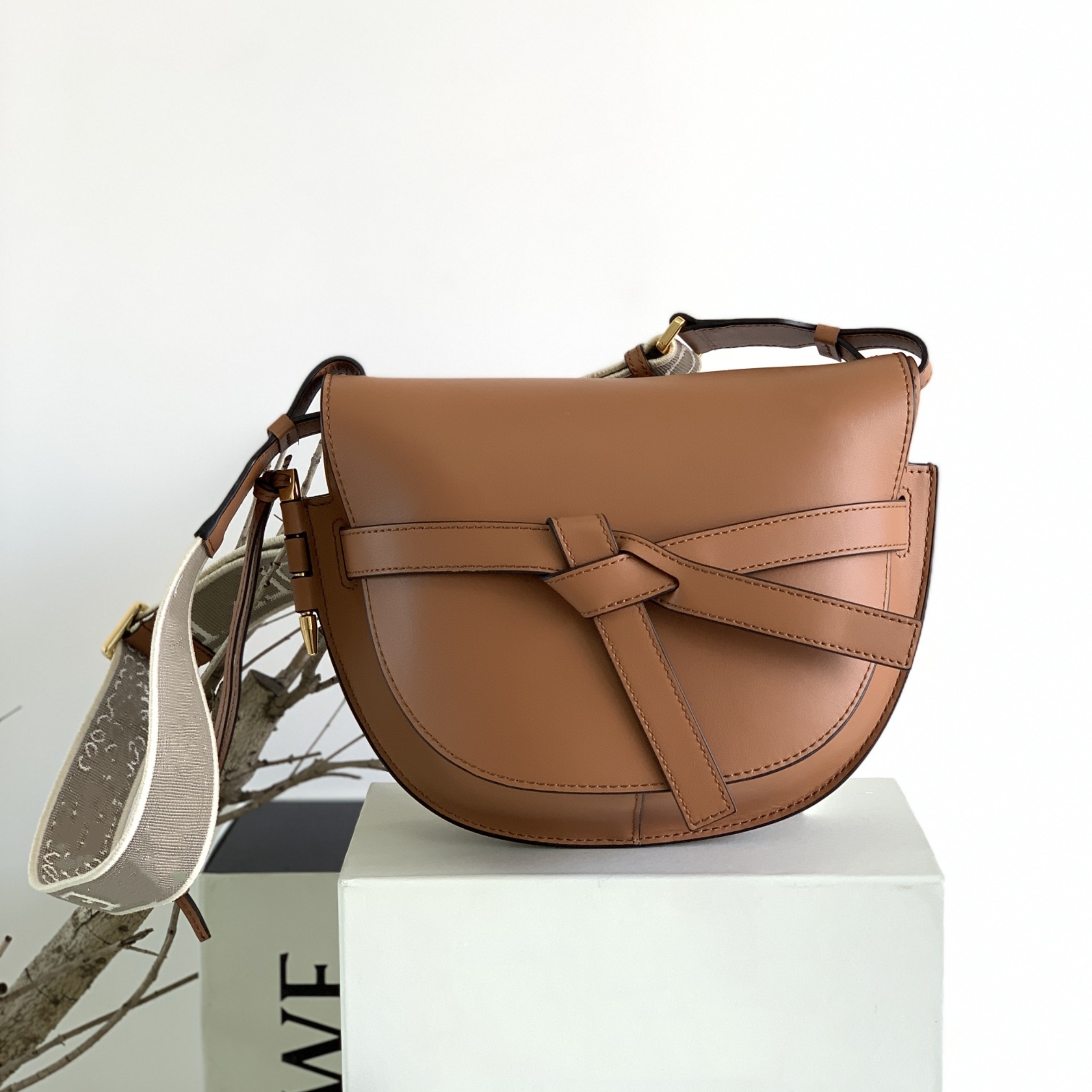 mini Gate Dual saddle bag 10A Calfskin flap Shoulder bags designer Lychee pattern Crossbody bag smooth cowhide Anagram embossing handbag stitching tote purse, #25
mini Gate Dual saddle bag 10A Calfskin flap Shoulder bags designer Lychee pattern Crossbody bag smooth cowhide Anagram embossing handbag stitching tote purse, #25