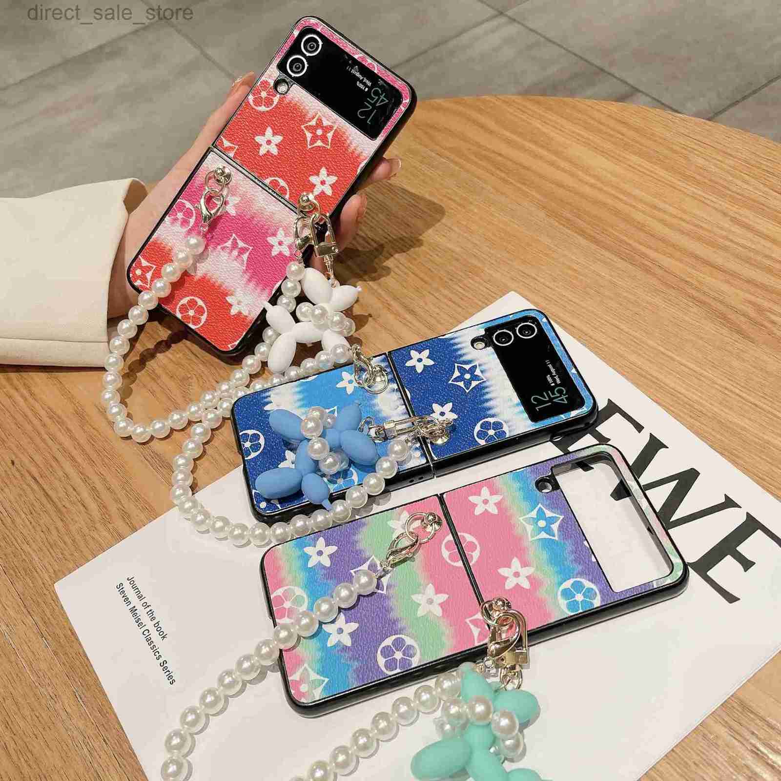 Fashion Pearl lanyard Phone cases for Samsung Galaxy Z Flip 3 4 1 2 Phone case ZFlip Old Flower pattern leather Protector, Blue+dog pendant bracelet
Fashion Pearl lanyard Phone cases for Samsung Galaxy Z Flip 3 4 1 2 Phone case ZFlip Old Flower pattern leather Protector, Blue+dog pendant bracelet