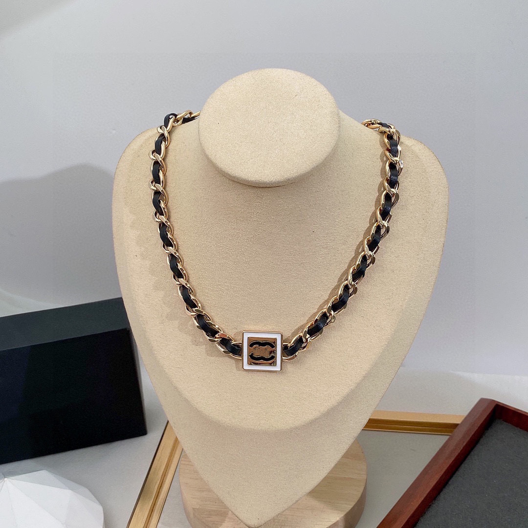 2023 Designer for women luxury Pendant Necklaces heart shape pearl Choker gold Necklace letter ccity classic jewelry Accessories 7223
2023 Designer for women luxury Pendant Necklaces heart shape pearl Choker gold Necklace letter ccity classic jewelry Accessories 7223