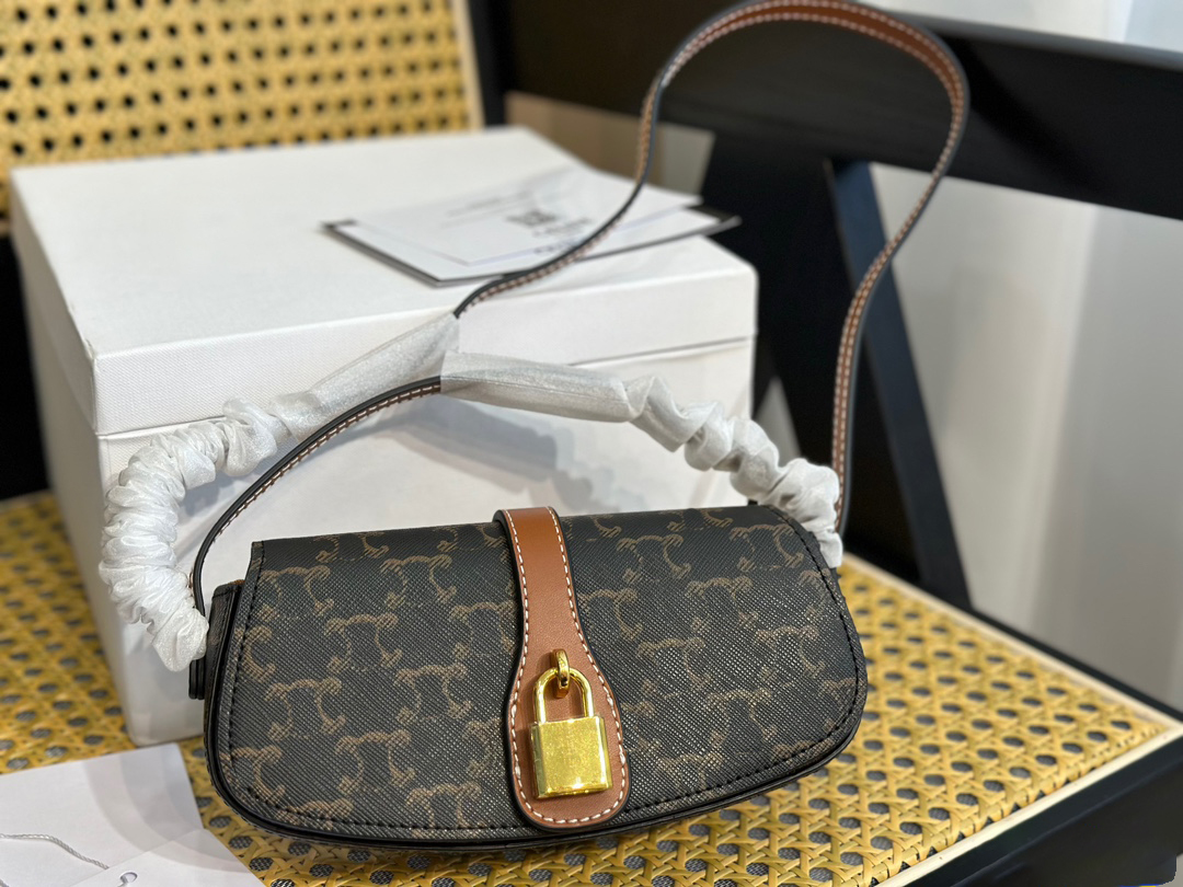 saddles Bag Triomphe Metal Buckle Handbag Women Crossbody Bag Cowhide Handbags Shoulder Strap Tote bags Purse triomphes bag