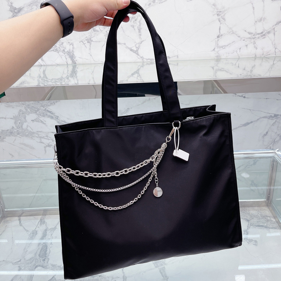 Nylon Tote Bag Designer Handbag For Women Luxury Bag With Chain Ladies Casual Shopping High-Capacity, Black
Nylon Tote Bag Designer Handbag For Women Luxury Bag With Chain Ladies Casual Shopping High-Capacity, Black