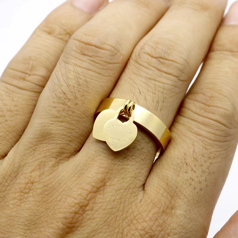 Fashion ring heart ring simple ladies ring peach heart couple creative finger ring
Fashion ring heart ring simple ladies ring peach heart couple creative finger ring
