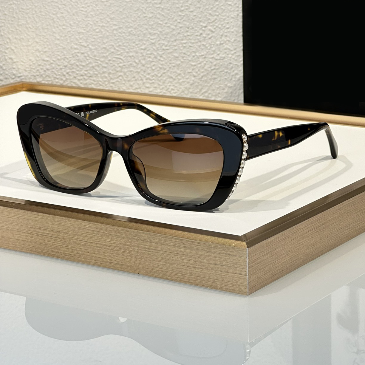 Pearls Cat Eye Sunglasses Havana Brown Gradient Women Summer Fashion Sunglasses Sunnies gafas de sol Sonnenbrille Shades UV400 Eyewear with Box
Pearls Cat Eye Sunglasses Havana Brown Gradient Women Summer Fashion Sunglasses Sunnies gafas de sol Sonnenbrille Shades UV400 Eyewear with Box