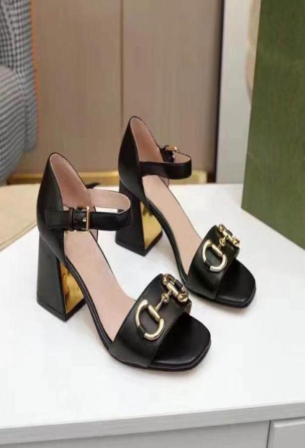 2021 Women fashion summer lock shoes slipper Graffiti Sandals genuine cowhide leather with box Flat slippers Large size 35413592470, Black
2021 Women fashion summer lock shoes slipper Graffiti Sandals genuine cowhide leather with box Flat slippers Large size 35413592470, Black