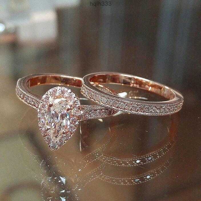 Choucong Brand Wedding Rings Classical Jewelry 925 Sterling Silver Rose Gold Fill Pear Cut Water Drop White Topaz Cz Diamond Women Bridal Ring Set for Lover Giftg47t
Choucong Brand Wedding Rings Classical Jewelry 925 Sterling Silver Rose Gold Fill Pear Cut Water Drop White Topaz Cz Diamond Women Bridal Ring Set for Lover Giftg47t