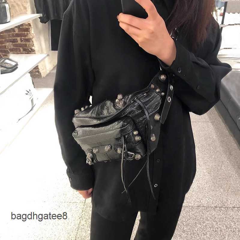 Le Cagole 2023 Chest Bag Designer Balencg Bags Shoulder Men Chest Sexually Free Oil Wax Rivet Waist Women's Crossbody LeCagole, Black6
Le Cagole 2023 Chest Bag Designer Balencg Bags Shoulder Men Chest Sexually Free Oil Wax Rivet Waist Women's Crossbody LeCagole, Black6