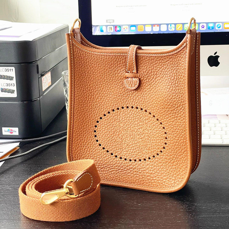 7a Designer Genuine leather Hermee evelyn bag for Womens mens hobo travel bag mirror quality tote handbag cross body bags Luxury fashion Shoulder Bag with silk scarf, Orange
7a Designer Genuine leather Hermee evelyn bag for Womens mens hobo travel bag mirror quality tote handbag cross body bags Luxury fashion Shoulder Bag with silk scarf, Orange