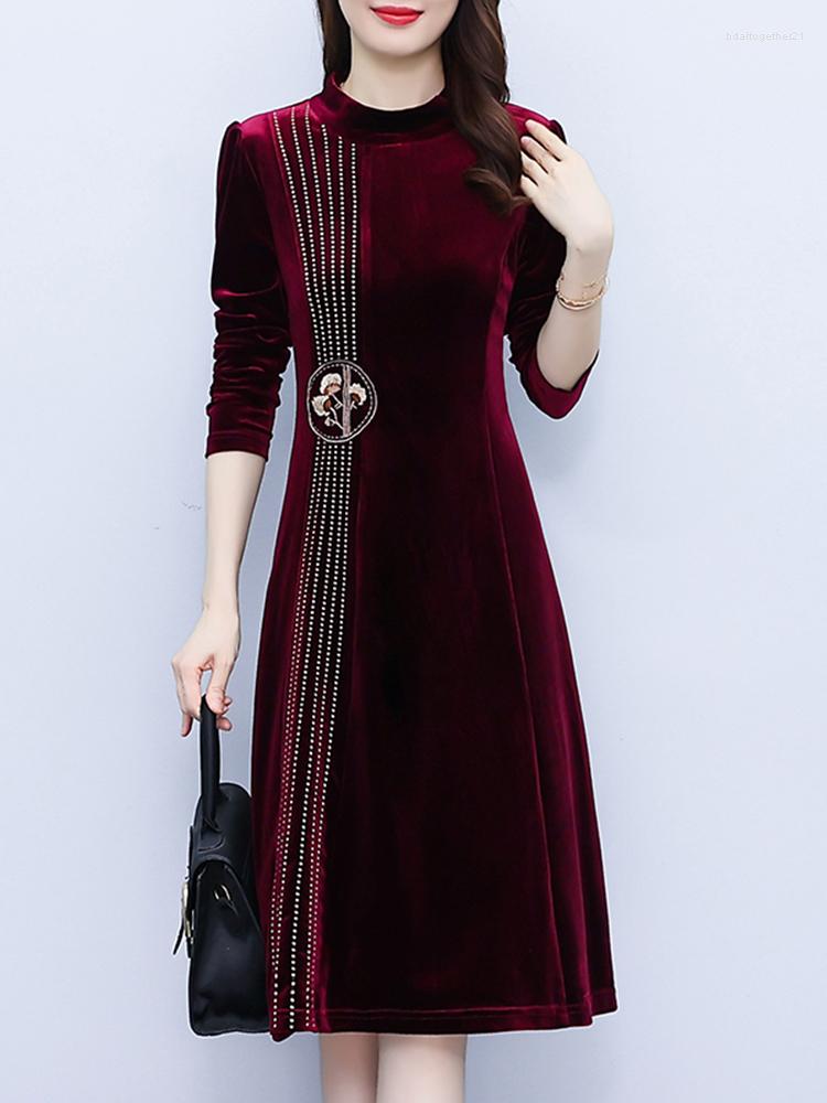 Casual Dresses 2023 Velvet Long Sleeve Red Black Midi Dress Women Embroidery Autumn Winter Thick Warm Elegant Bodycon Party
Casual Dresses 2023 Velvet Long Sleeve Red Black Midi Dress Women Embroidery Autumn Winter Thick Warm Elegant Bodycon Party