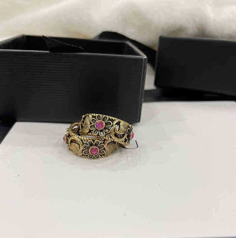designer jewelry bracelet necklace ring high quality family / chrysanthemum doubles net red temperament women's Earrings
designer jewelry bracelet necklace ring high quality family / chrysanthemum doubles net red temperament women's Earrings