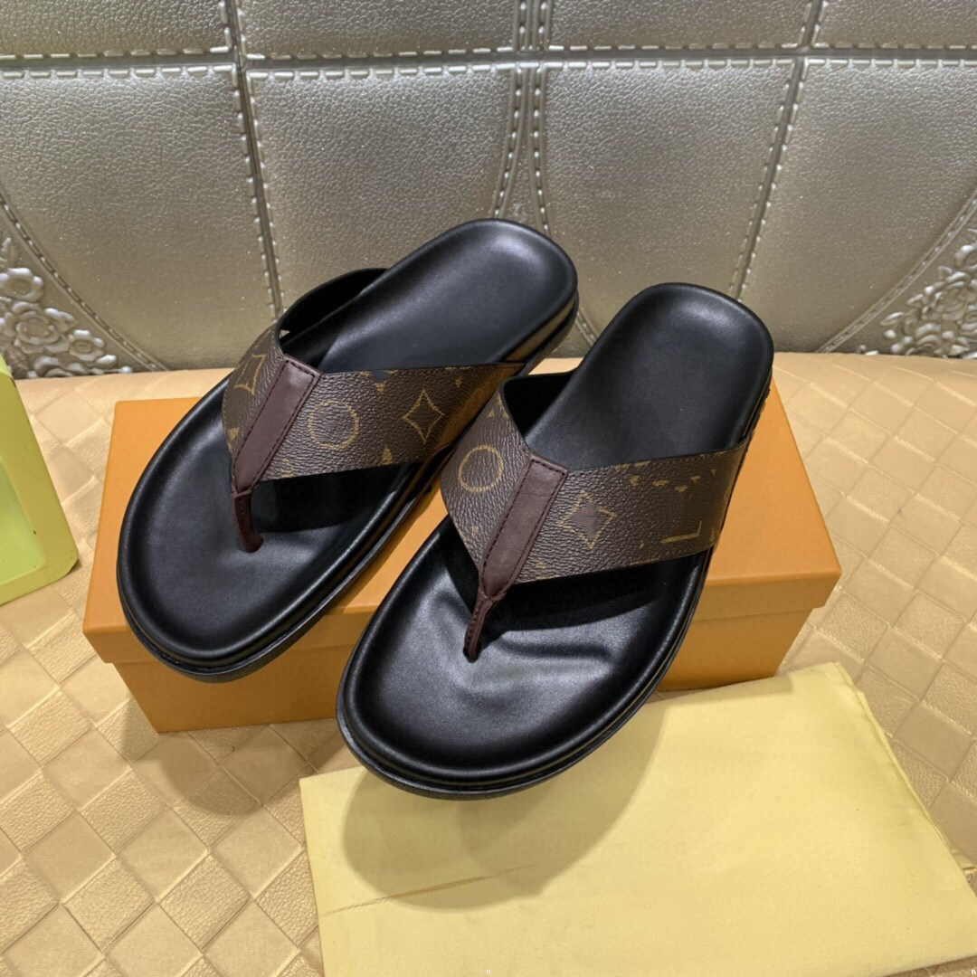 18model Thick-soled Household luxurious Slippers Men's Soft-soled Eva Couple Cartoon Indoor Slippers Designer men's Sandals Summer Non-slip Casual Shoes